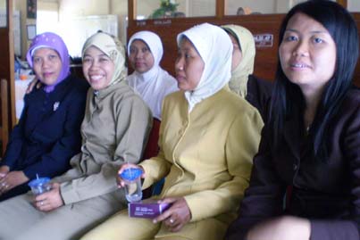 Dari kiri, (Bu Tutuk, Bu Nining, Bu Tika, Bu Wahyu) saat halal bihalal